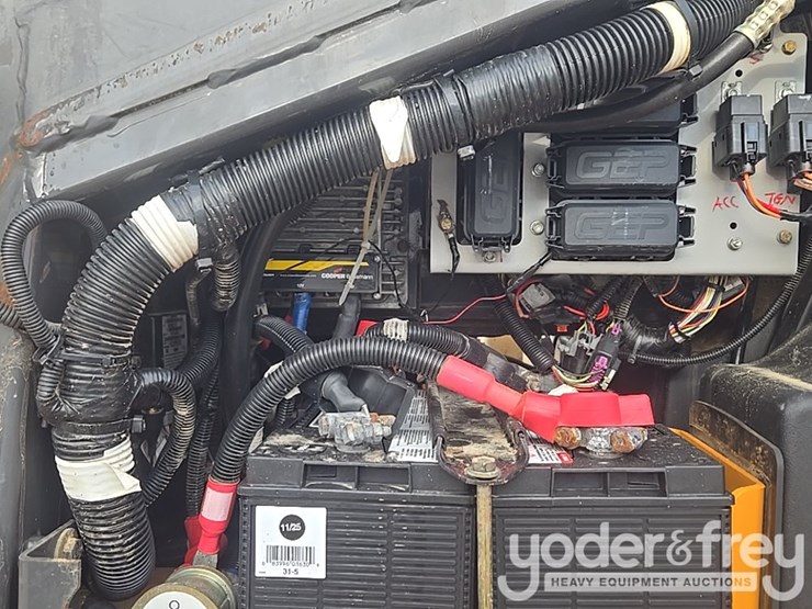 2016-case-750m-image-58