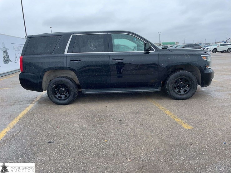 2017-chevrolet-tahoe-image-4