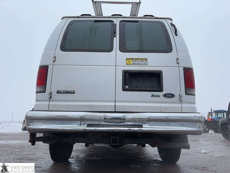 2011-ford-cargo-image-16