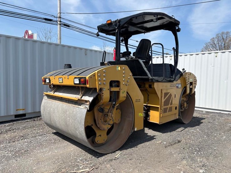 2018-caterpillar-cb13-image-8
