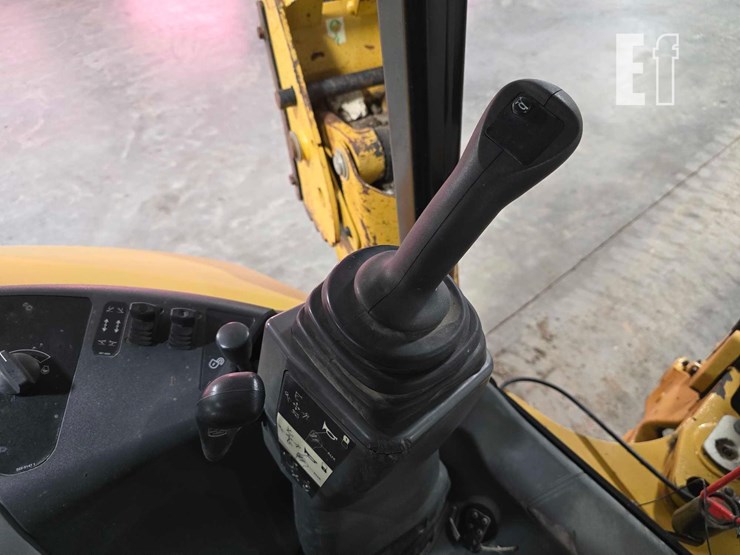 2021-caterpillar-420-image-23