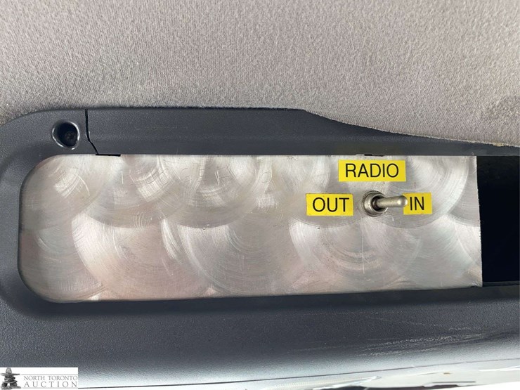 2011-freightliner-m2-106-image-19