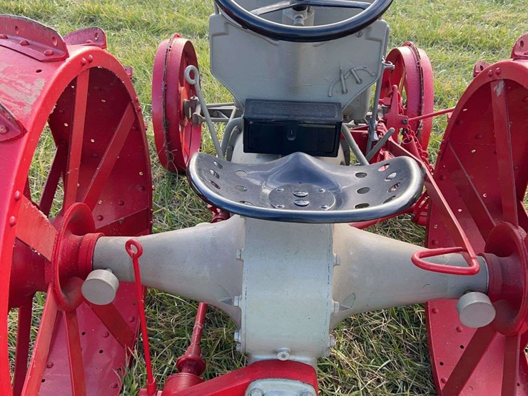 1921-fordson-tractor-image-32