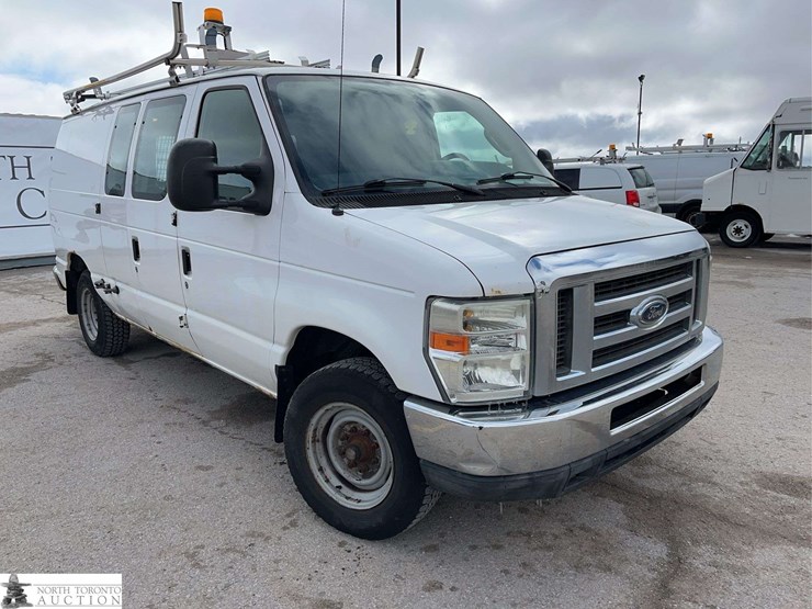 2011-ford-cargo-image-3