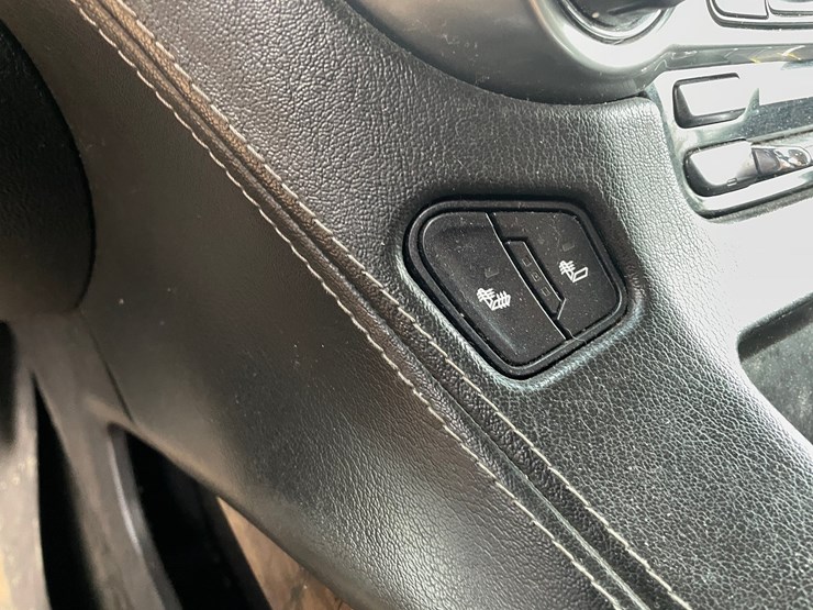 2015-chevrolet-suburban-image-81