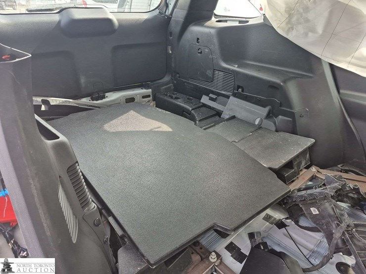 2023-ford-explorer-image-15