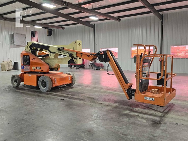 2015-jlg-e400ajpn-image-2
