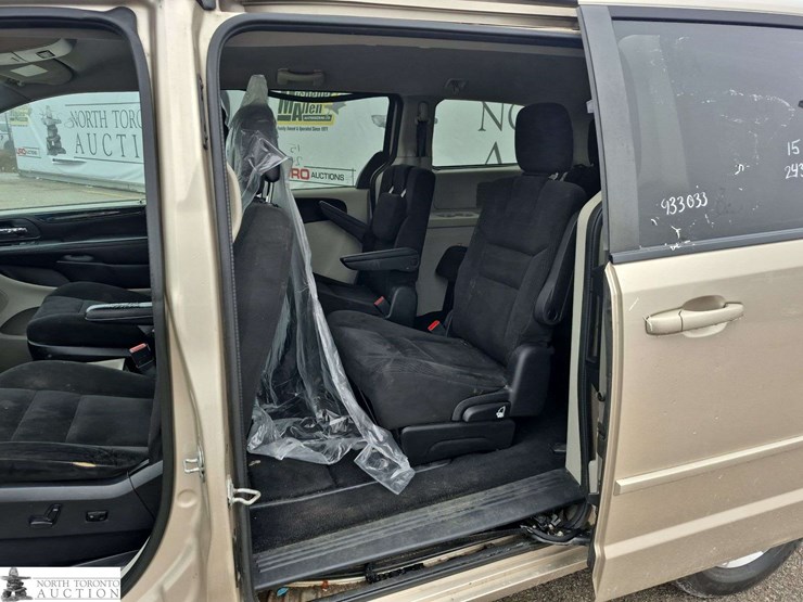 2015-dodge-grand-caravan-sxt-image-15