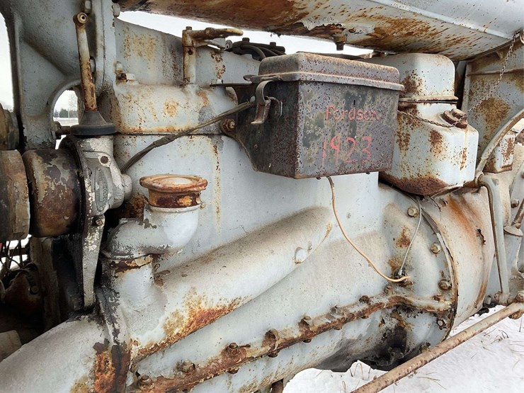 fordson-with-mounted-plow-image-24