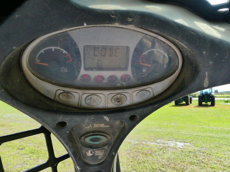 2015-bobcat-t590-image-16