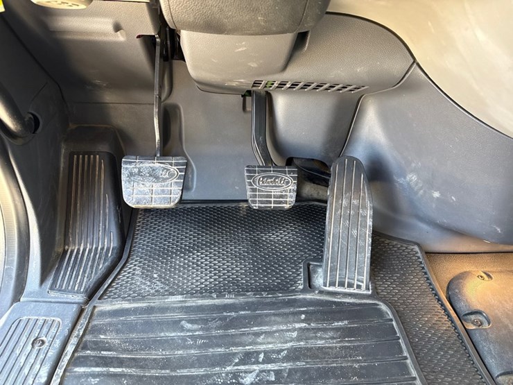 2018-peterbilt-579-image-36