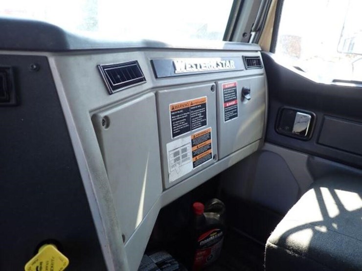 2017-western-star-4700sb-image-38