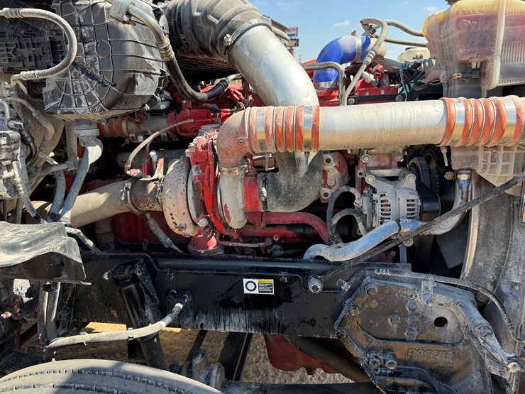 2016-kenworth-t880-image-10