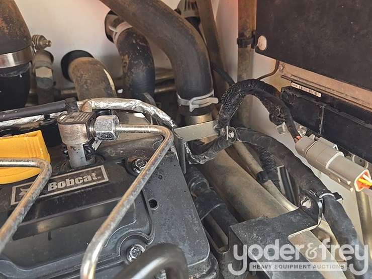 2021-bobcat-t740-image-68