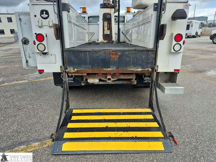 2011-ford-f550-image-28