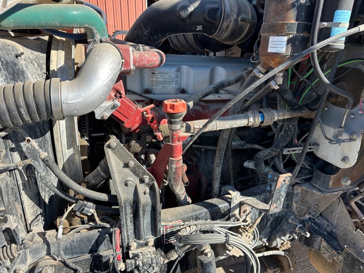 2012-mack-granite-gu713-image-18