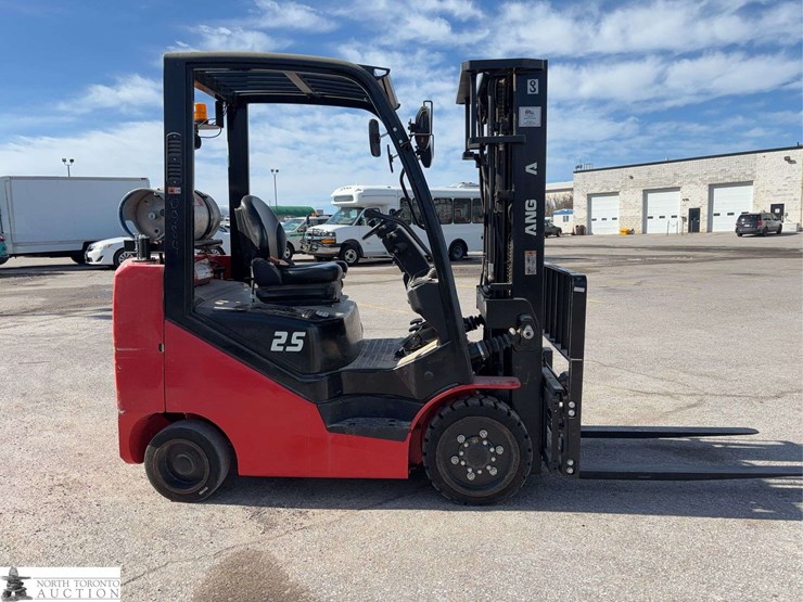 2023-hangcha-25-5000-lbs-forklift-image-4