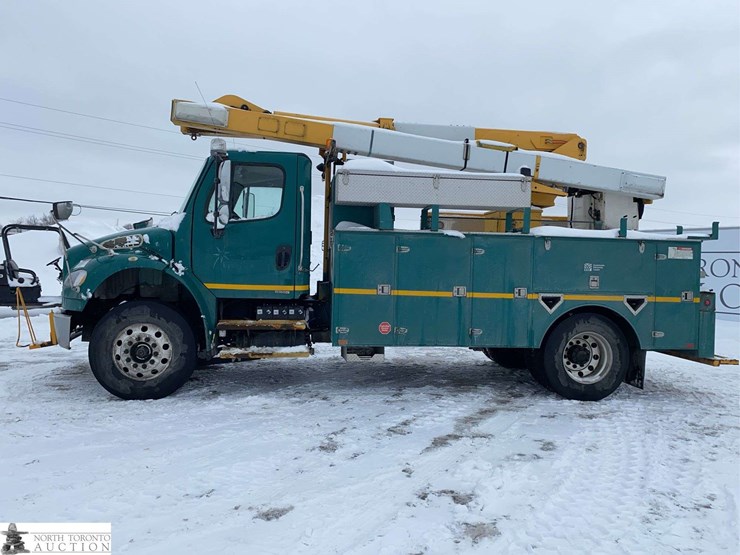 2011-freightliner-m2-106-image-3