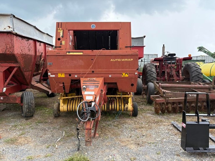 new-holland-644-image-1
