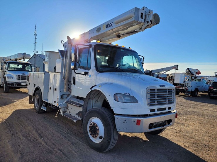 2014-freightliner-m2-106-image-2