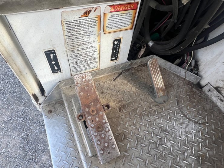 #31712-•-tail-gator-5000awd-truck-mounted-forklift-image-15