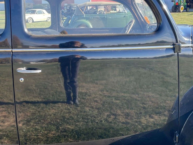 1938-ford-two-door-deluxe-sedan---original-car!-image-32