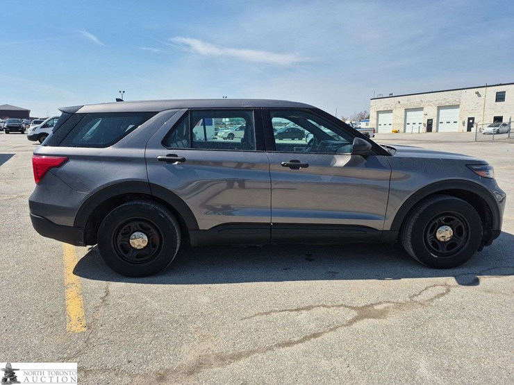 2020-ford-explorer-image-4