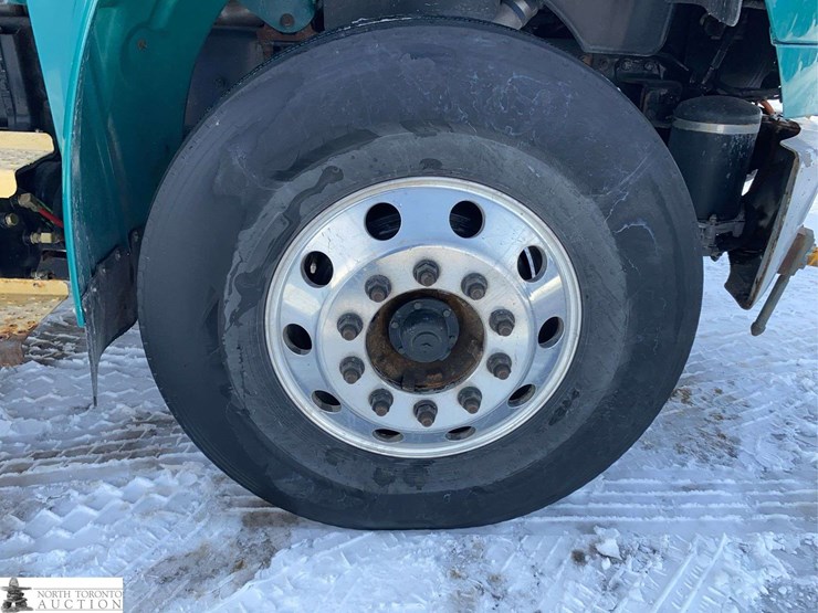 2010-freightliner-m2-106-image-49