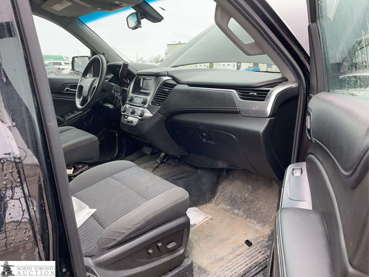 2017-chevrolet-tahoe-image-19