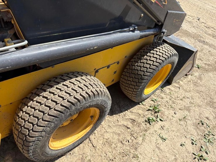 new-holland-l125-image-9