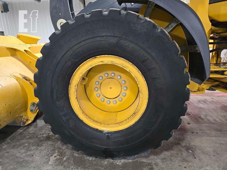 2022-deere-524-p-tier-image-23