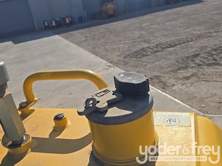 2023-komatsu-d61px-24-image-60