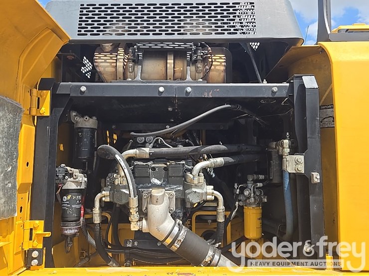 2017-deere-210g-lc-image-57