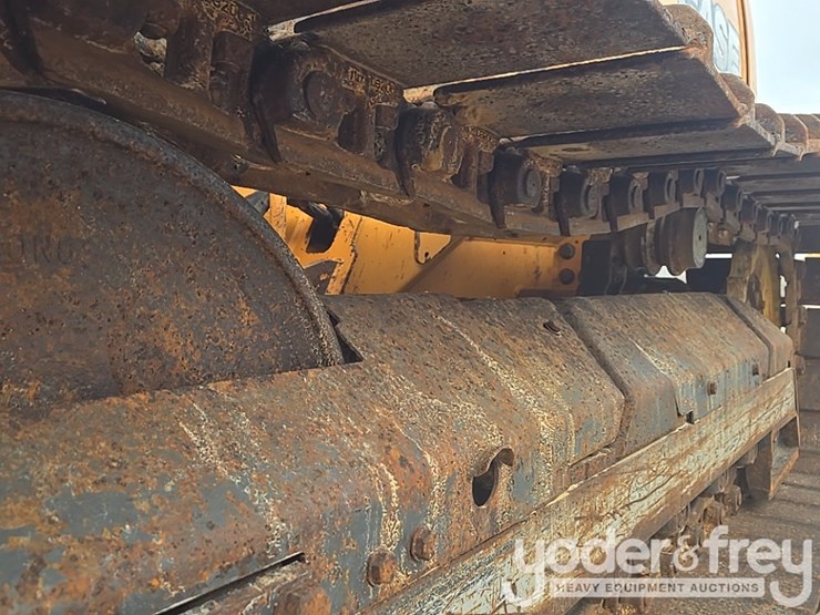 2016-case-750m-image-15