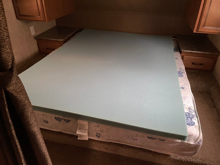 #201-•-2014-palomino-puma-253-fbs-27'-fifth-wheel-camper-(has-wi-title)-image-68