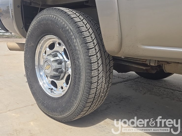 2002-chevrolet-silverado-2500hd-image-18