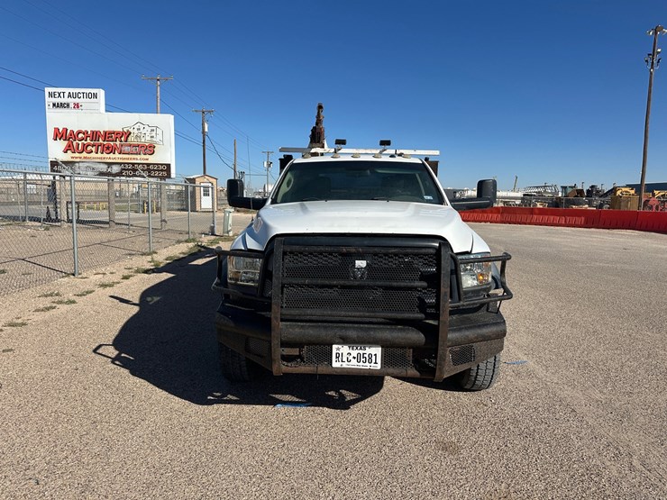 2014-dodge-5500-service-truck-image-2