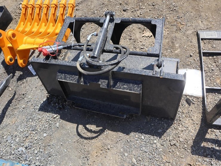 future-skid-steer-plate-grabber-image-4
