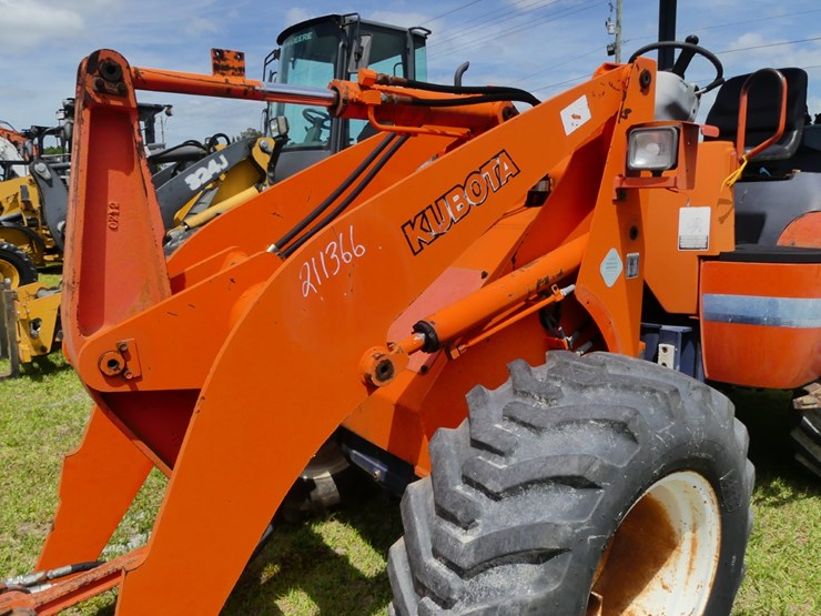 2001-kubota-r520-image-12