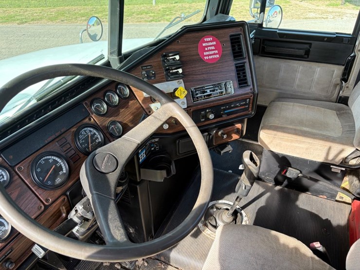 #31768-•-1998-freightliner-single-axle-truck-tractor-image-17