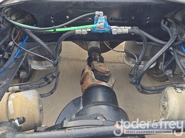 2012-freightliner-cascadia-125-image-43