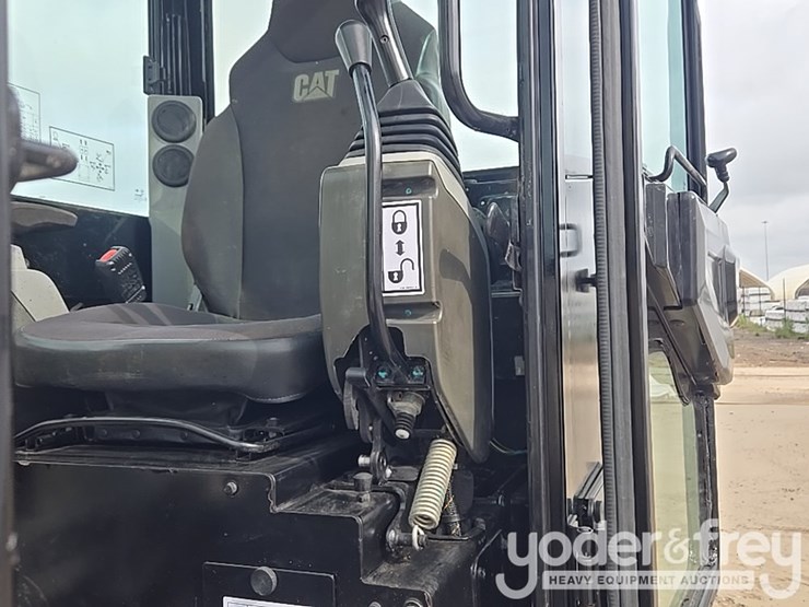 2018-caterpillar-305.5-image-100