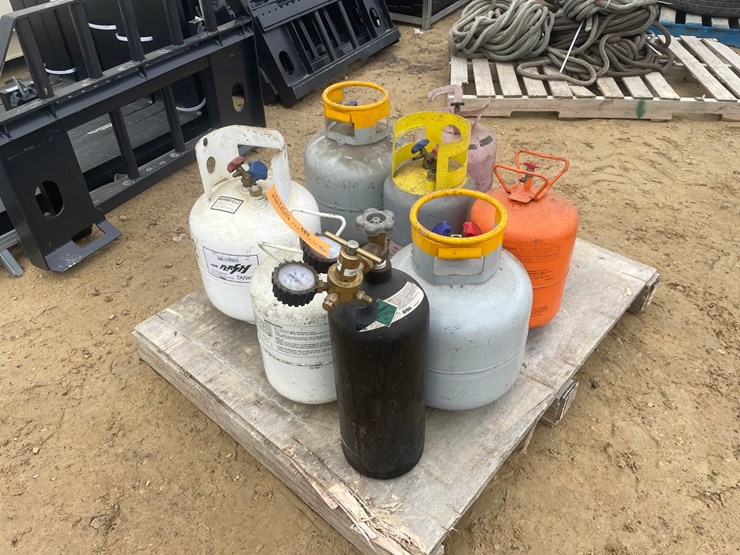 #3922-•-(7)-refrigerant-tanks-and-(1)-nitrogen/argon-tank-image-3
