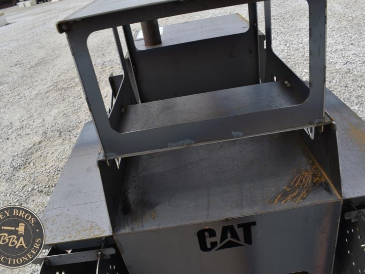 caterpillar-dozer-lawn-ornament-42914-image-5