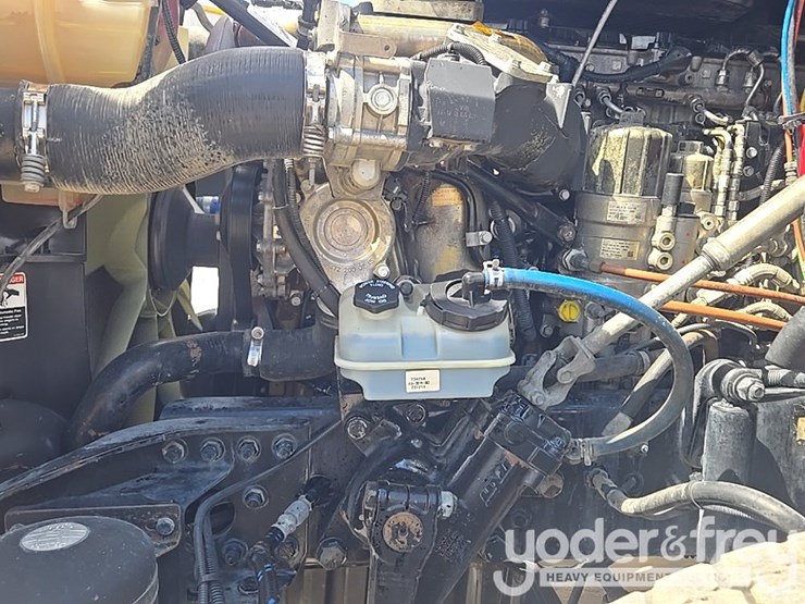 2011-freightliner-cascadia-125-image-44