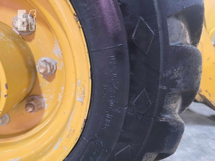 2021-caterpillar-416-image-31