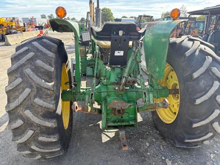 john-deere-2440-image-11