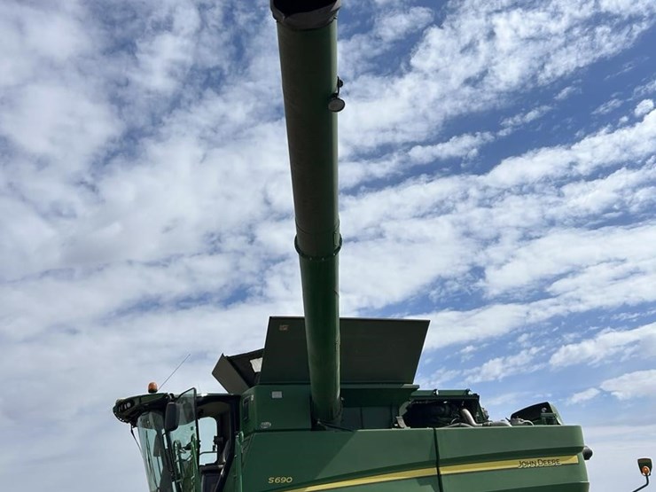 2012-john-deere-s690-image-98