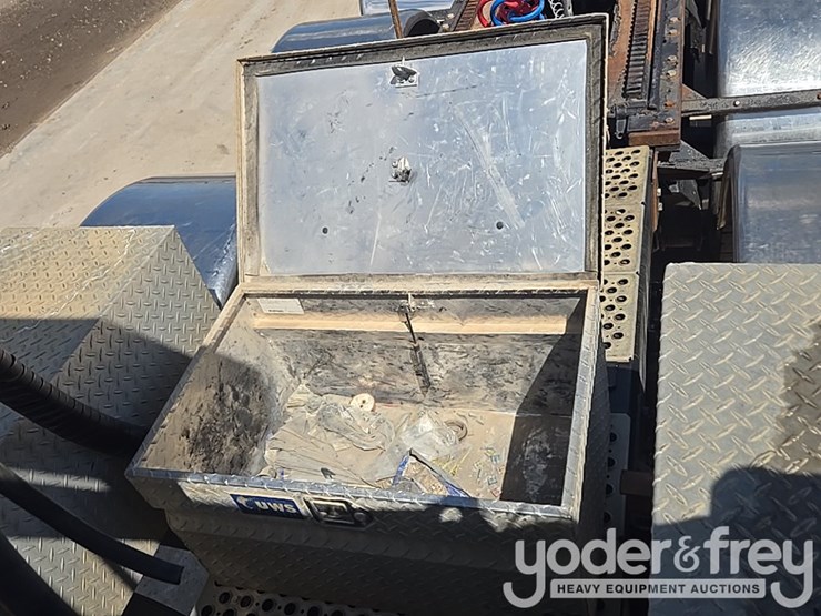 2014-kenworth-t880-image-45