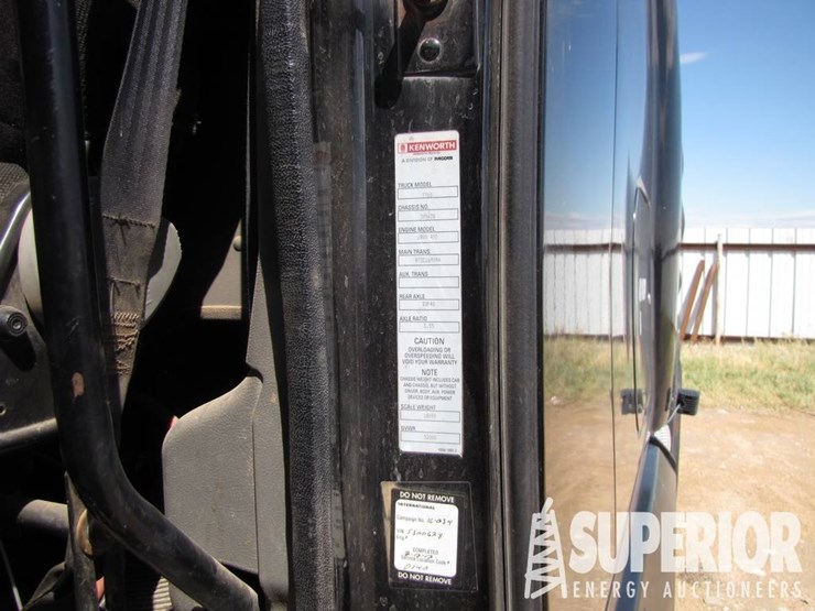 2011-kenworth-t700-image-9